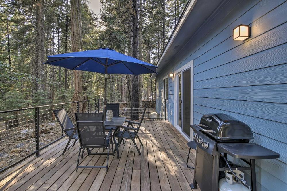 Secluded Butte Meadows Cabin with Deck and Grill!